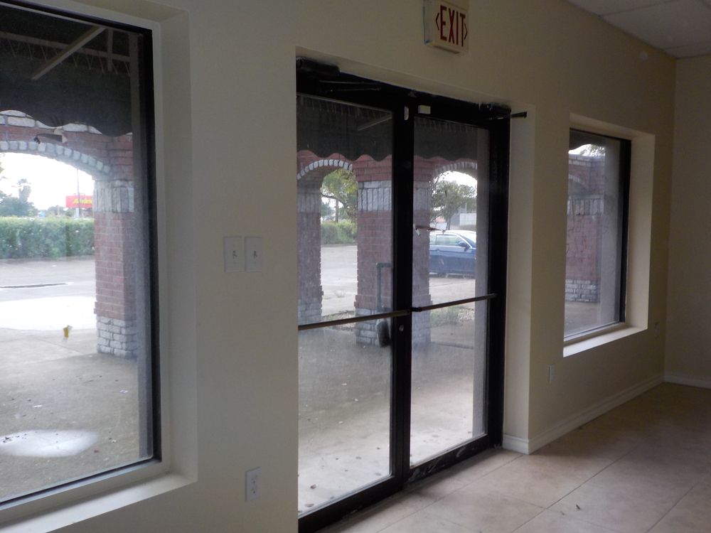 Tejon Plaza: 1601 Alton Gloor , Brownsville, TX 78526